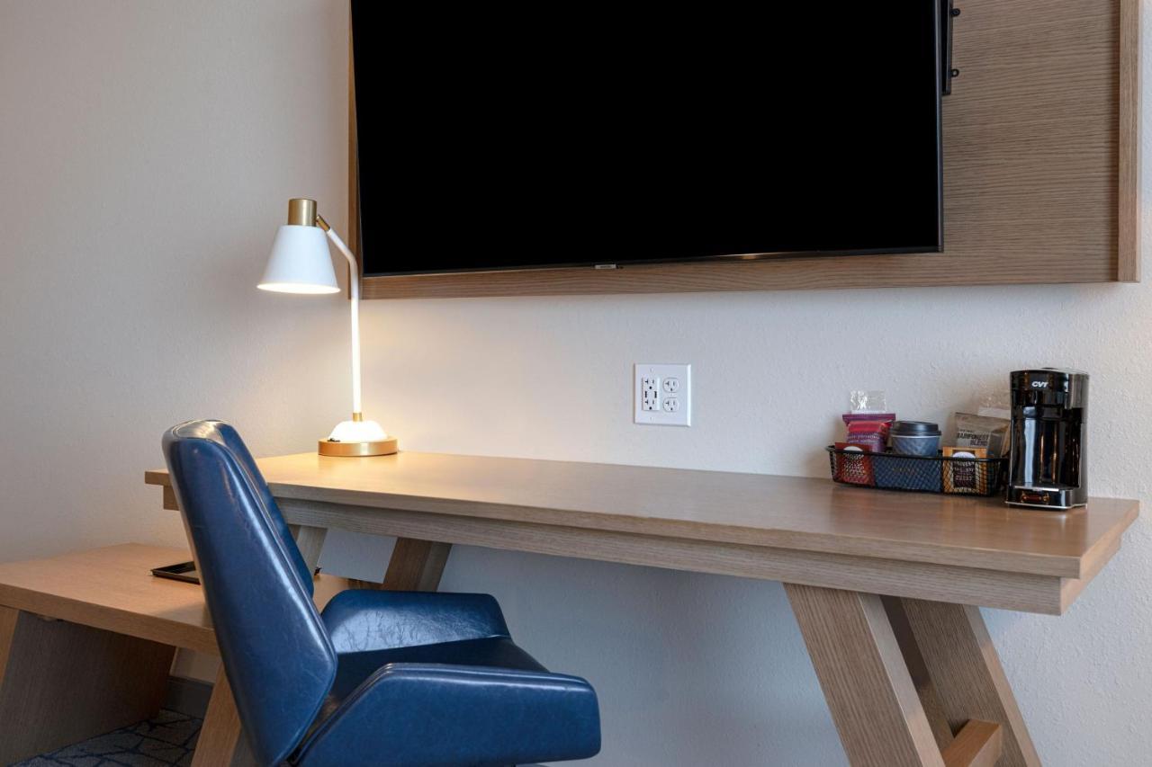 Fairfield By Marriott Inn & Suites Denver Airport At Gateway Park Екстериор снимка